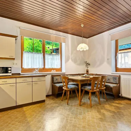 Spacious In With Garden Apartament