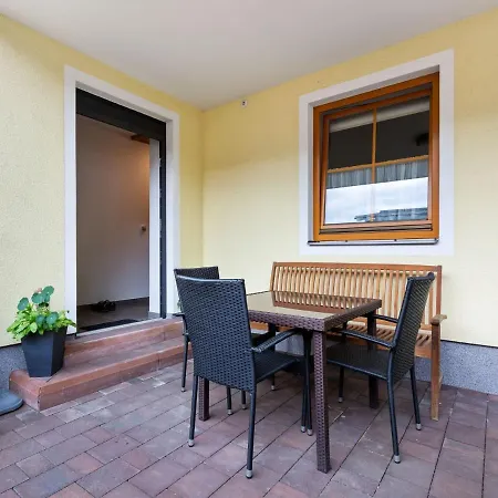 Spacious In With Garden *