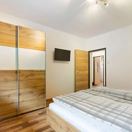 Spacious In With Garden