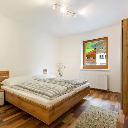 Spacious In With Garden *